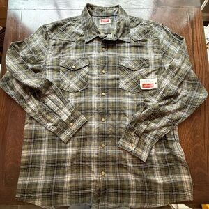NWT Wrangler Long Sleeve Plaid Flannel Regular Fit Light Jacket size XL